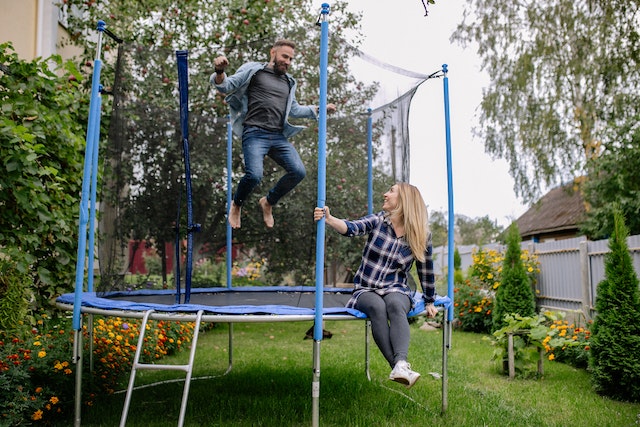 5 Redenen om een trampoline aan te schaffen: spring in het plezier!