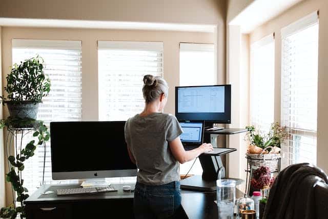 Ergonomie in stijl: hoe je werkplek zowel functioneel als stijlvol kan zijn