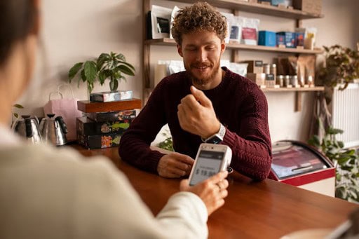 Veilig, snel en cashvrij: een kijkje in de digitale betaalrevolutie in Nederland